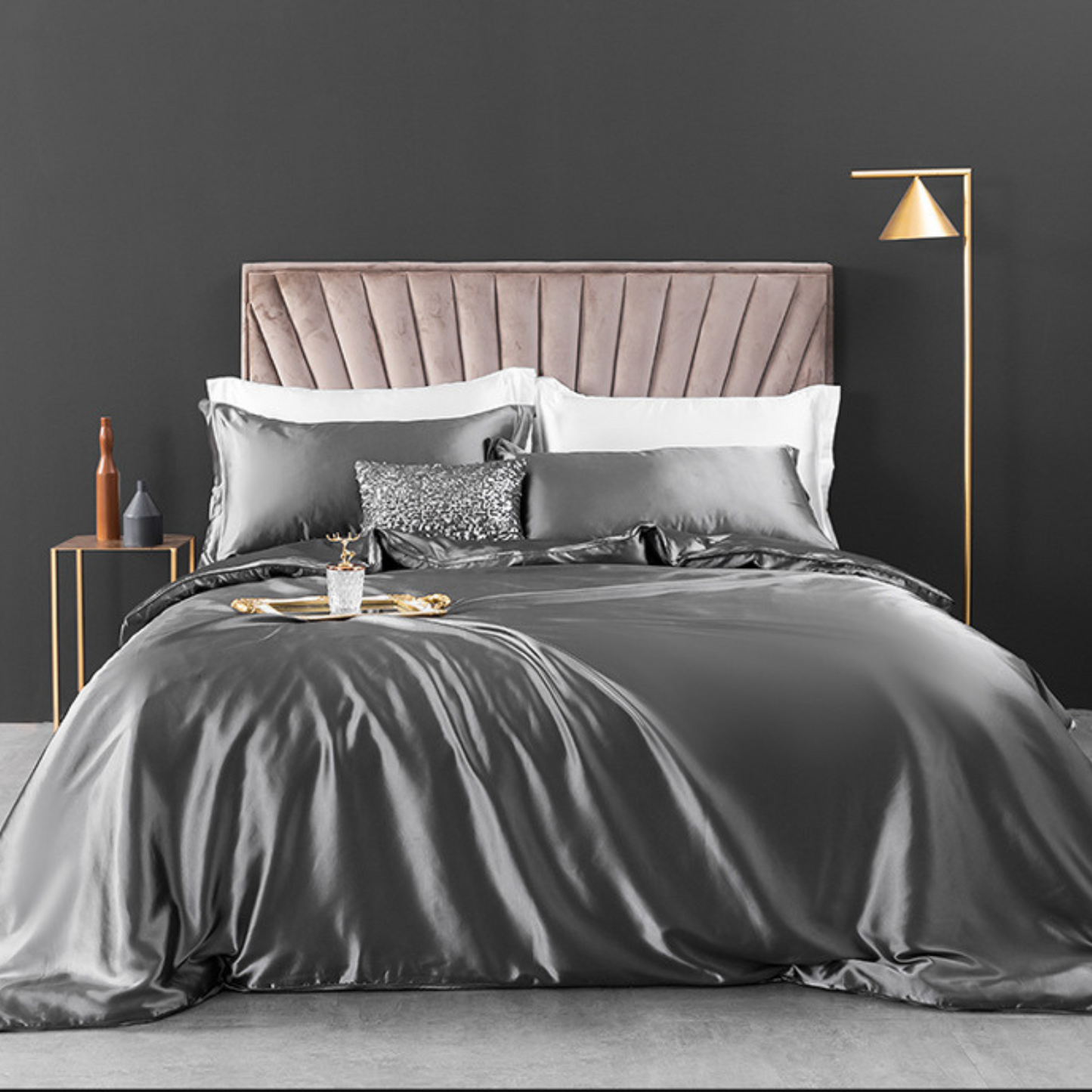 Set de Pat din Satin, Patru Piese: Husa pentru Pilota, Asternut si 2 Fete de Perna, Ideal pentru Paturi de 180 x 200 cm