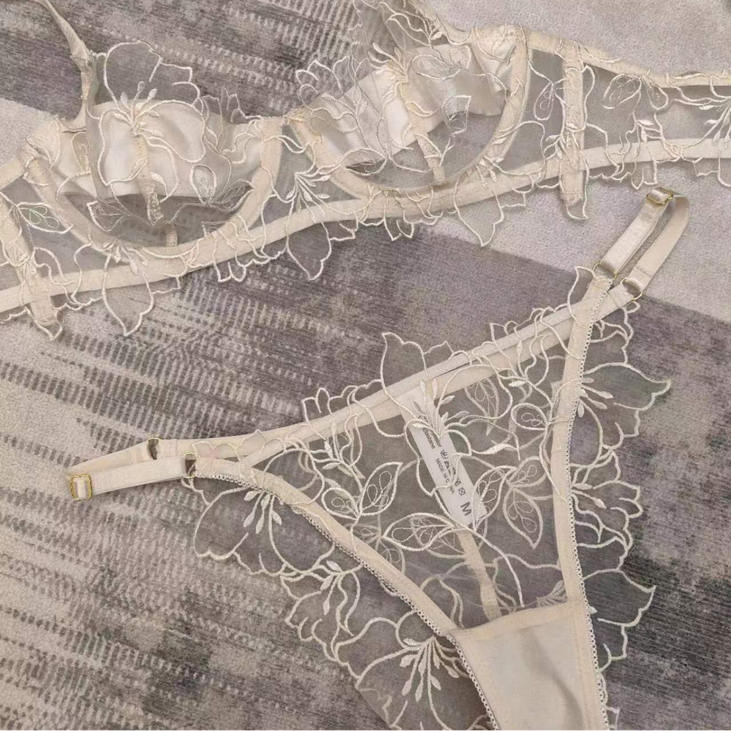 Set Lenjerie Sexy Rotixfy, Sutien cu Broderie si Chilot Tanga Transparent, Alb