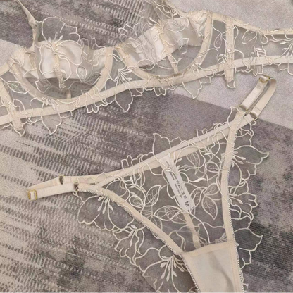 Set Lenjerie Sexy Rotixfy, Sutien cu Broderie si Chilot Tanga Transparent, Alb