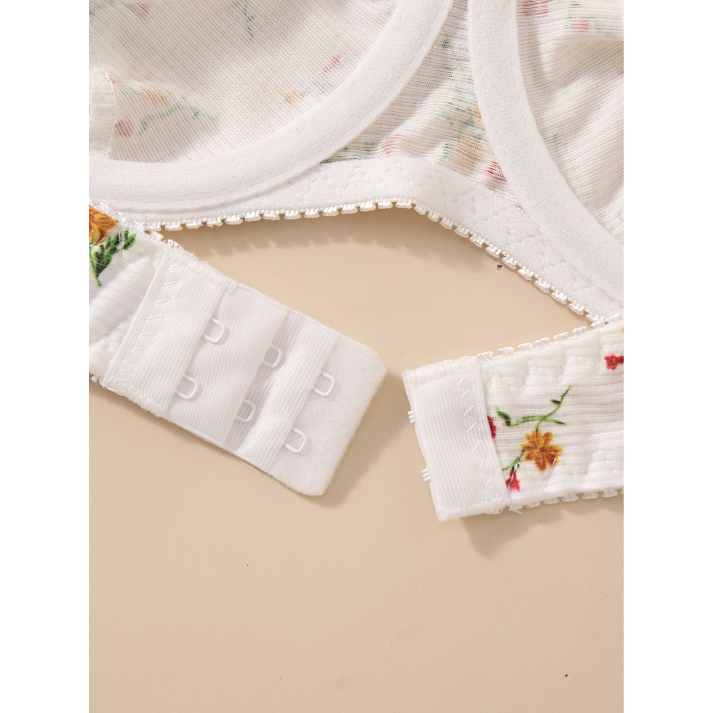 Set Lenjerie Rotixfy din Bumbac, Sutien cu Sarma si Chilot Tanga, Imprimeu Floral Alb